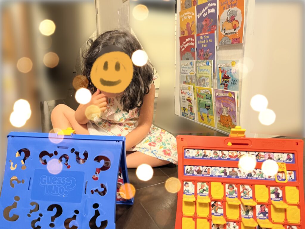 guess whoで遊ぶ次女。キャラ選びに真剣になっている。